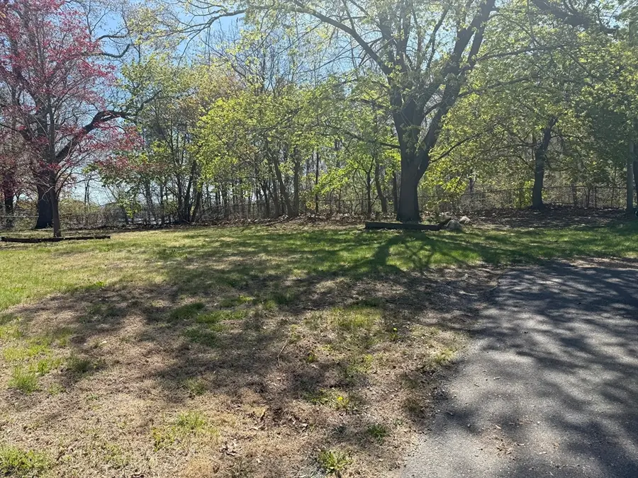 0 Barnard Ct (es), Springfield, MA 01101 - #3