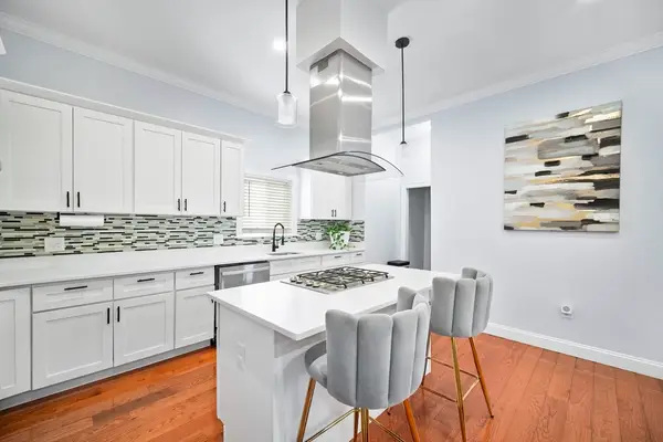 1008-1010 River St #1, Boston, MA 02136
