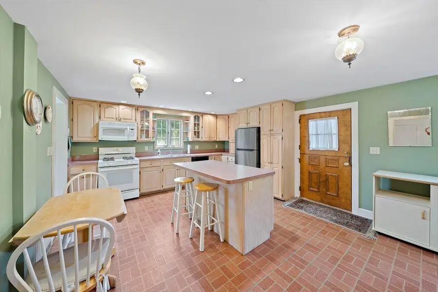 627 S Franklin St, Holbrook, MA 02343 - #2