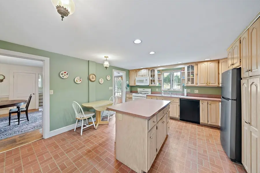 627 S Franklin St, Holbrook, MA 02343 - #3