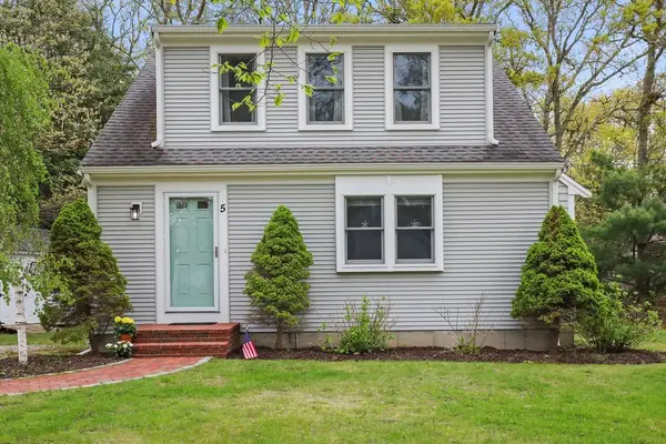 5 Deerfield Rd, Mashpee, MA 02649