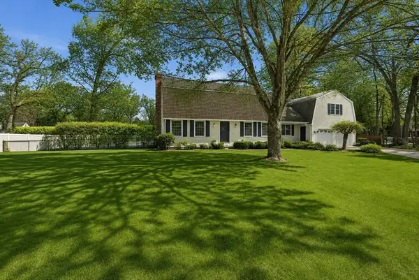 86 Oak Ln, Agawam, MA 01030