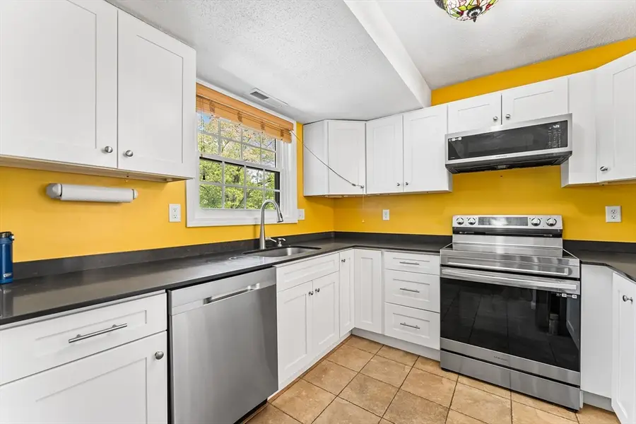365 Aiken Ave #11, Lowell, MA 01850 - #3