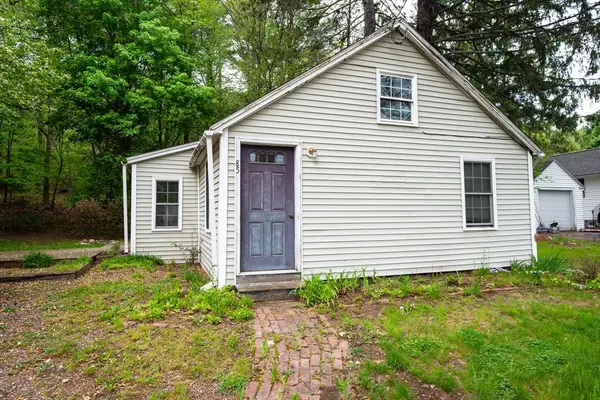 85 Valley Rd, Barre, MA 01005