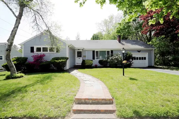 1295 Roseanne St, New Bedford, MA 02740