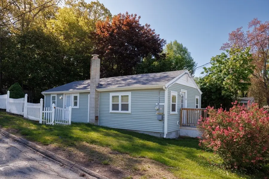 8 Freeman Ave, Webster, MA 01570 - #3