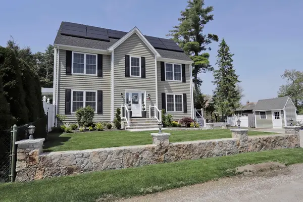17 David St, Acushnet, MA 02743