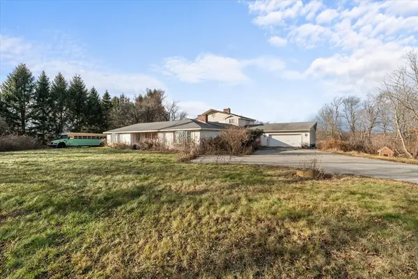 186 Eight Lots Road, Sutton, MA 01590