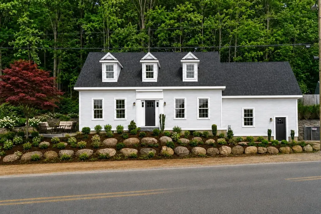 6 Monroe Street, Amesbury, MA 01913 - #1