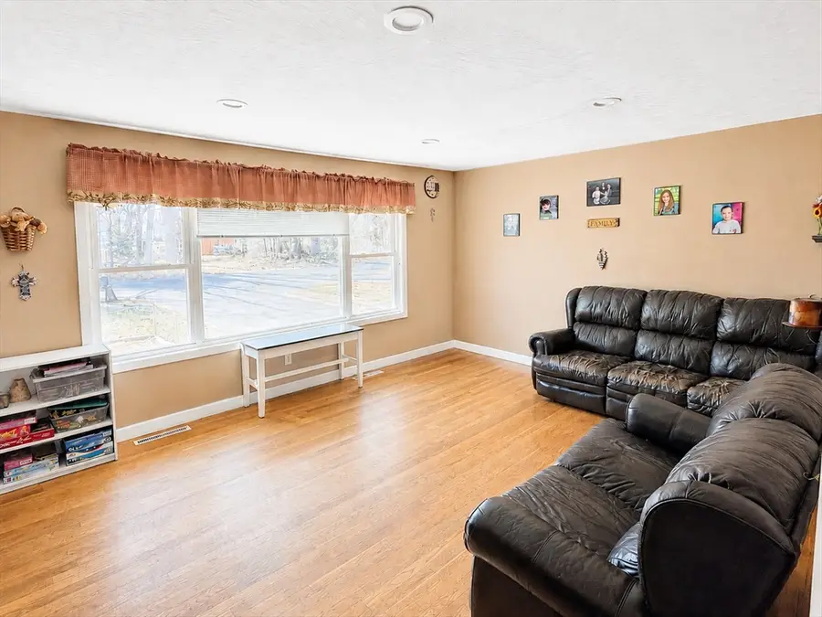 48 Sullivan Dr, Whitinsville, MA 01588 - #2