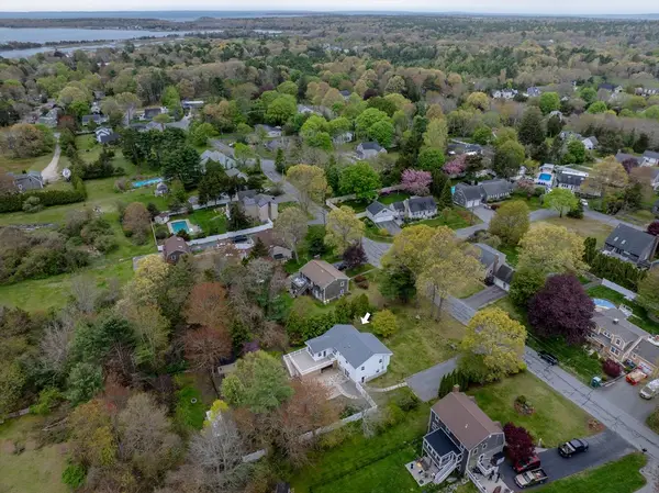 10 Knollwood Dr, Mattapoisett, MA 02739