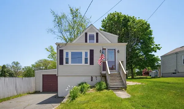 34 Farnum St, Tiverton, RI 02878