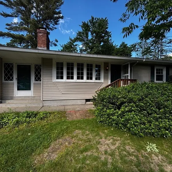 164 W Bacon St, Plainville, MA 02762