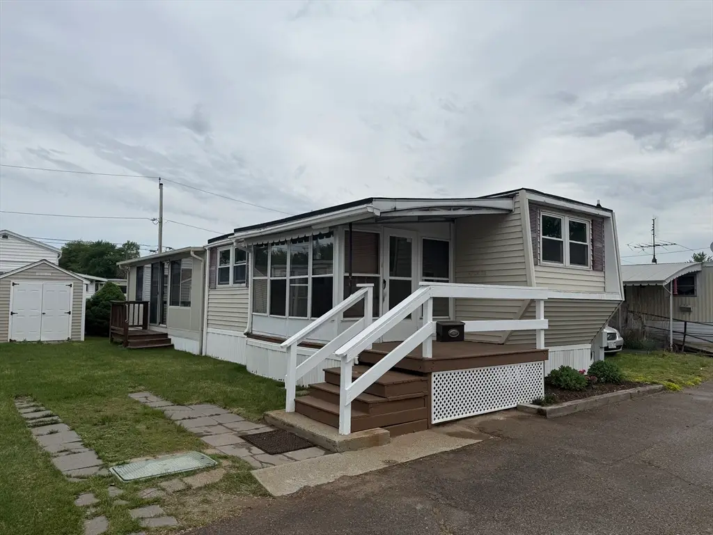 300 East Washington St #5R, North Attleboro, MA 02760 - #1