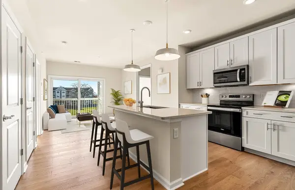 141 East Point Drive #305, East Providence, RI 02916