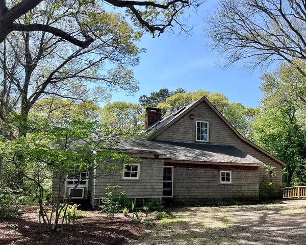 225 Lamberts Cove Rd, West Tisbury, MA 02575