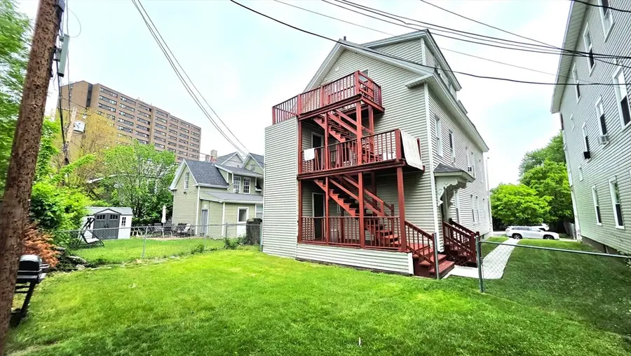 16 Bellevue St, Worcester, MA 01609 - #3