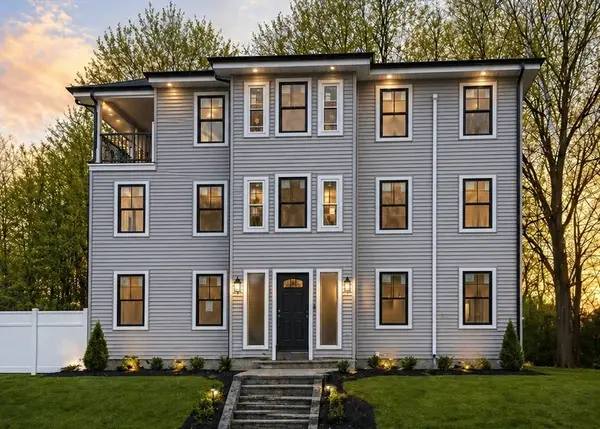 33 Milford St, Upton, MA 01568