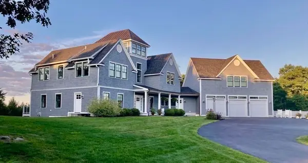 22 Crooked Lane, Manchester, MA 01944