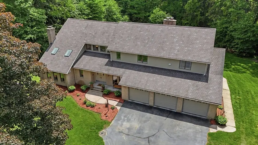 27 Lady Slipper Cir, Westfield, MA 01085 - #2