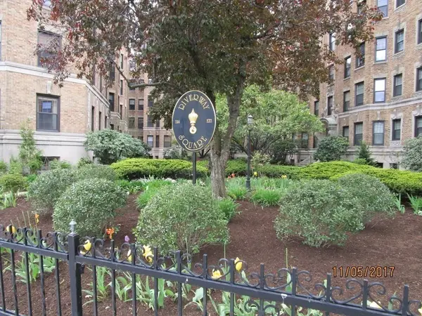 118 Riverway #8, Boston, MA 02215