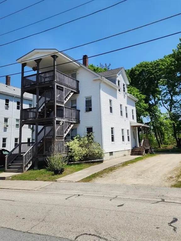 22 Robinson St, Webster, MA 01570 - #1