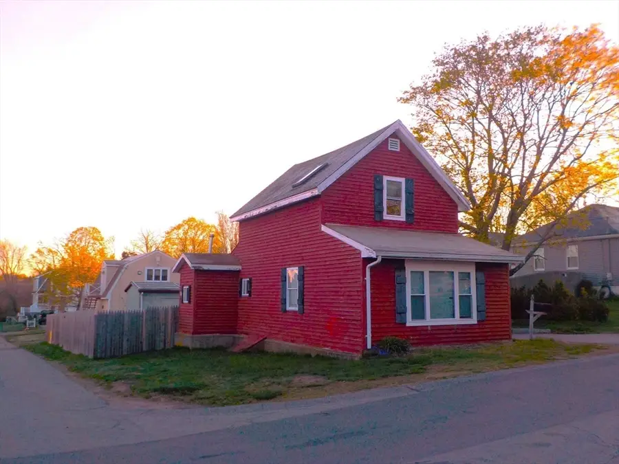 85 Maplewood Ave, Swansea, MA 02777 - #2