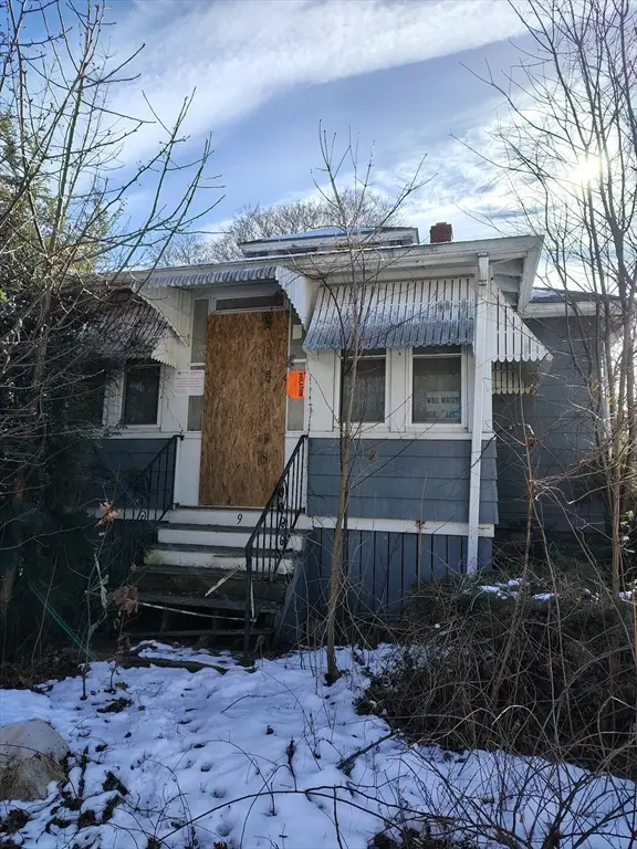 9 Gaudette Ave, Brockton, MA 02301