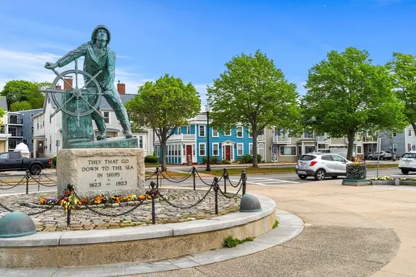 53 Western Ave, Gloucester, MA 01930