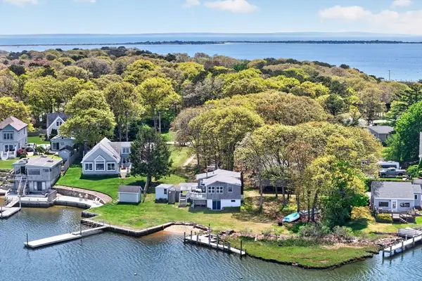 11 Clamshell Ln, Mashpee, MA 02649
