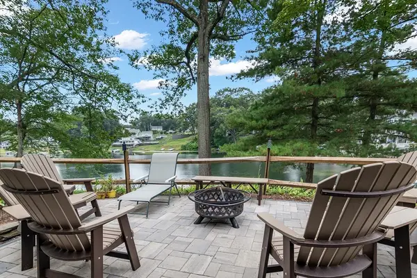 105 Lakeview Street, Southwick, MA 01077
