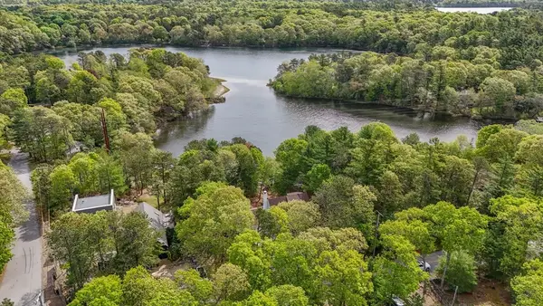 81 Sam Turner Rd, Falmouth, MA 02536