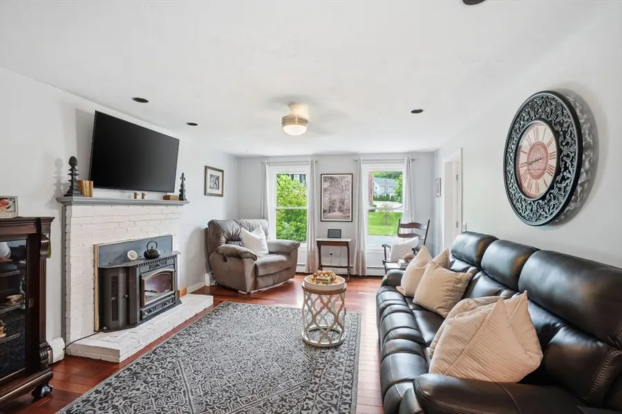 19 Debbie Ln, Milford, MA 01757 - #3