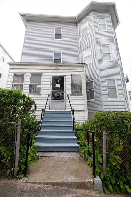 5 Suffield St, Worcester, MA 01610