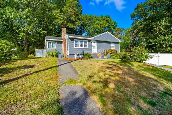 20 Oakhill Dr, Methuen, MA 01844