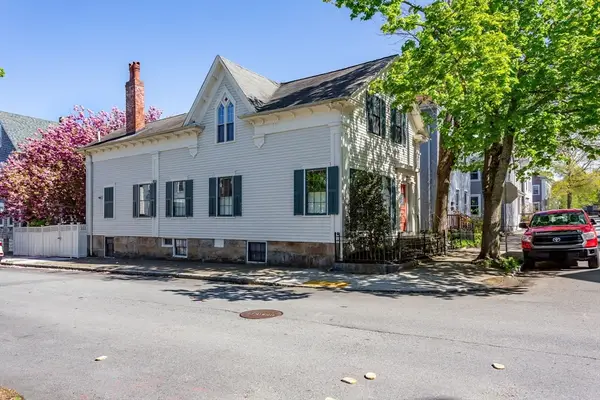 90 Walden St, New Bedford, MA 02740