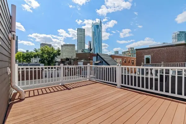 11 Wiget St #4, Boston, MA 02113