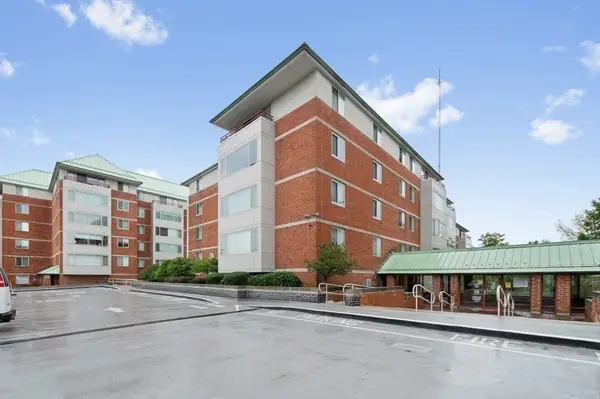 183 Oak Street #405, Newton, MA 02464