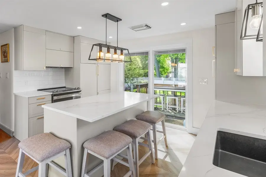 11 Hartlawn Rd, Boston, MA 02132 - #3