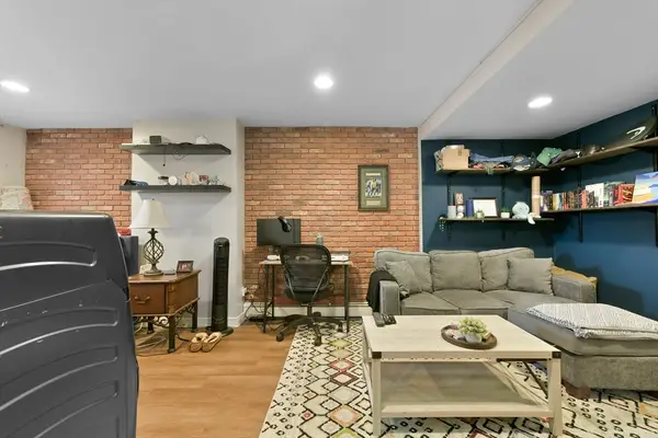 164 F St #4, Boston, MA 02127