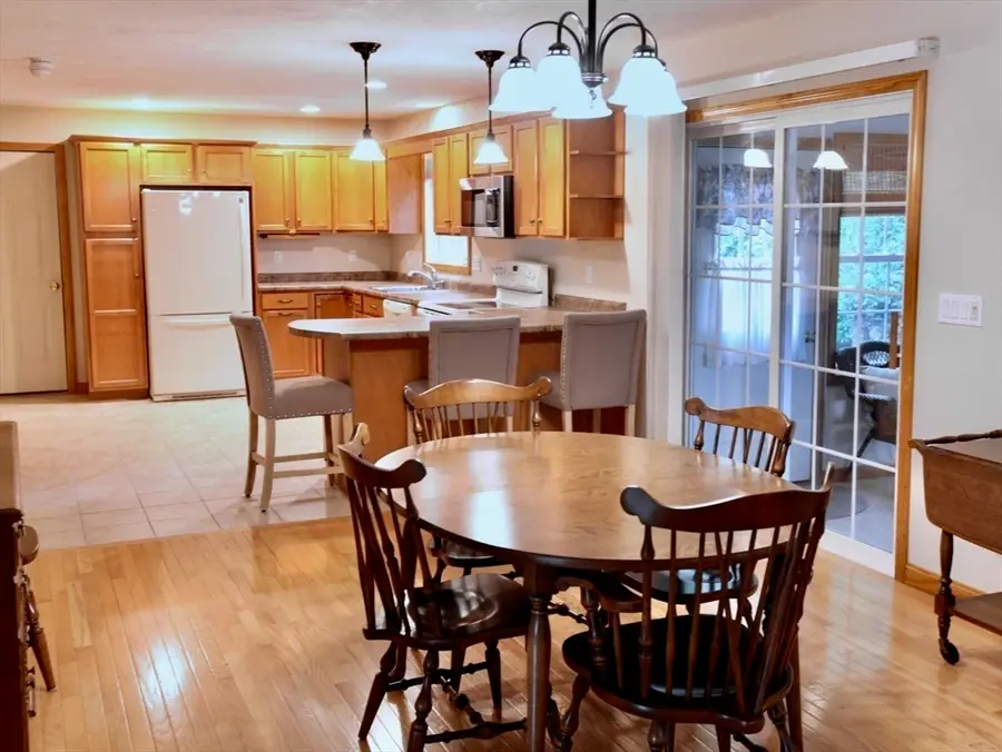 7 Rodeo Dr, East Bridgewater, MA 02333 - #2