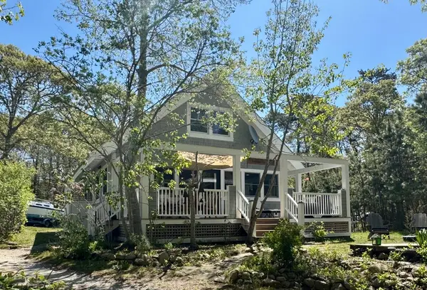 299 Daggett Ave #A, Tisbury, MA 02568
