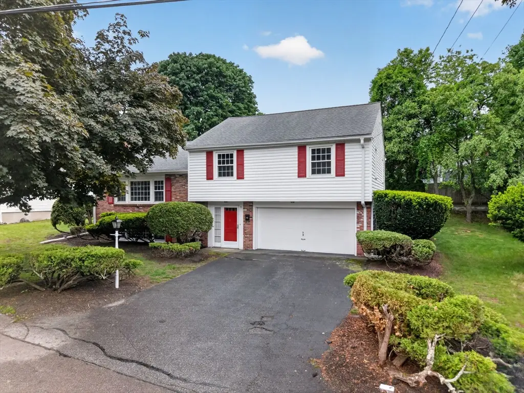 4 Apache Trail, Medford, MA 02155 - #1