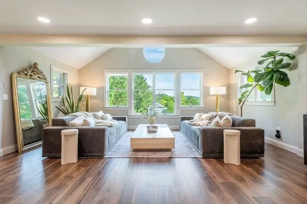 585 Station Rd, Amherst, MA 01002