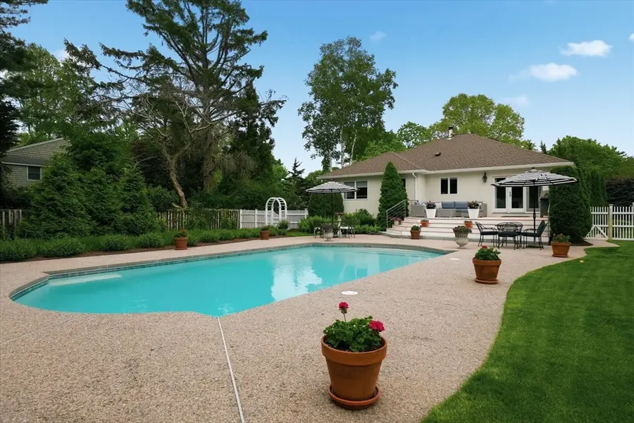 6 Victoria Rd, Manchester, MA 01944 - #3