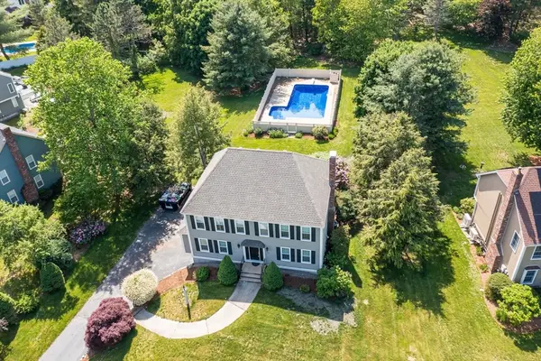 157 Rolling Meadow Dr, Holliston, MA 01746