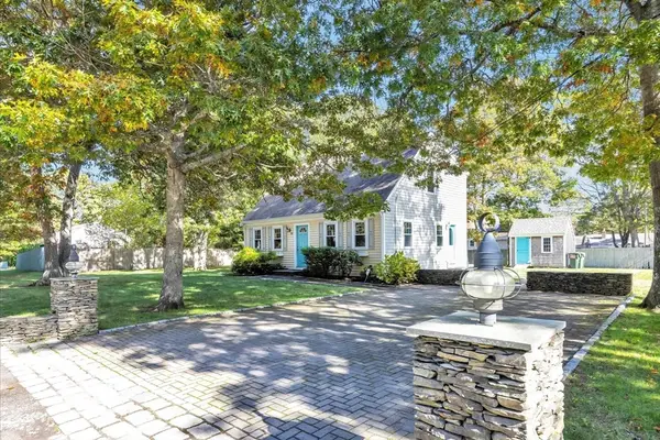58 Orrs Ave, Barnstable, MA 02601
