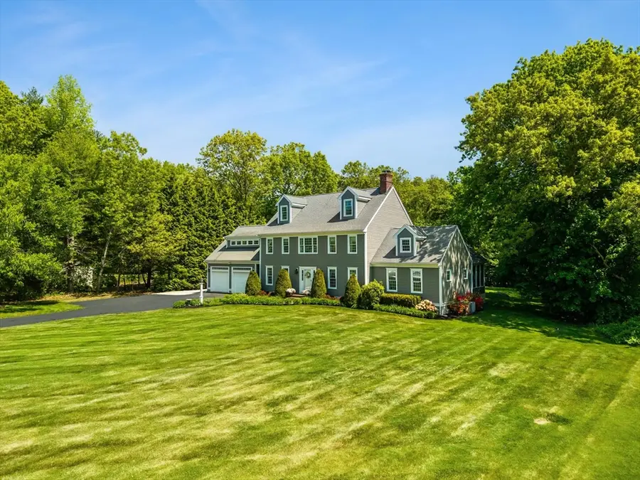 524 Elm St E, Raynham, MA 02767 - #2