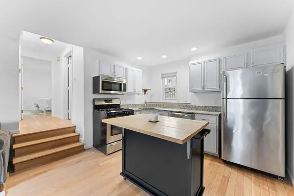224 W 6th St #1, Boston, MA 02127