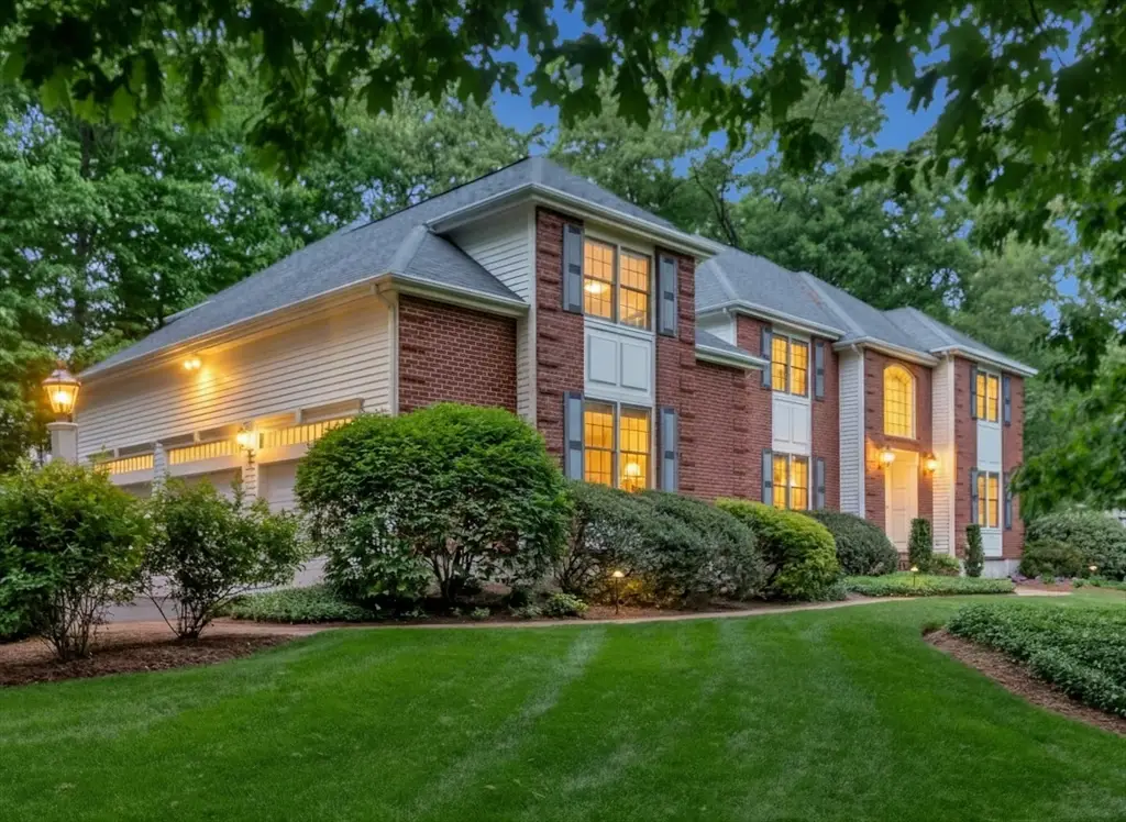 4 Wagon Wheel Rd, North Attleboro, MA 02760 - #1